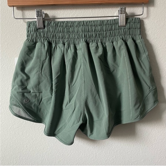 NWT Lululemon Hotty Hot High-Rise Lined Short 2.5” Grey Eucalyptus Size 4 - Picture 2 of 7